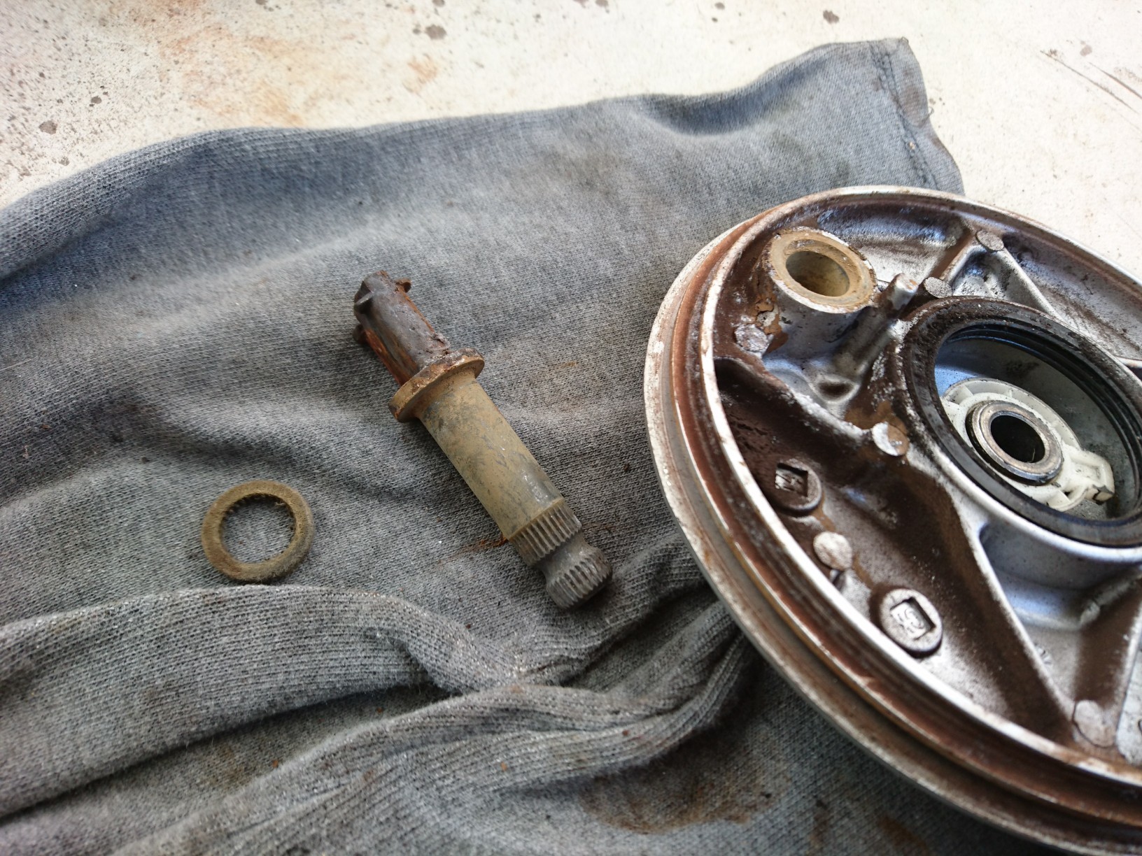 リトルカブのフロント17インチ化: DJ椿の独り言 !