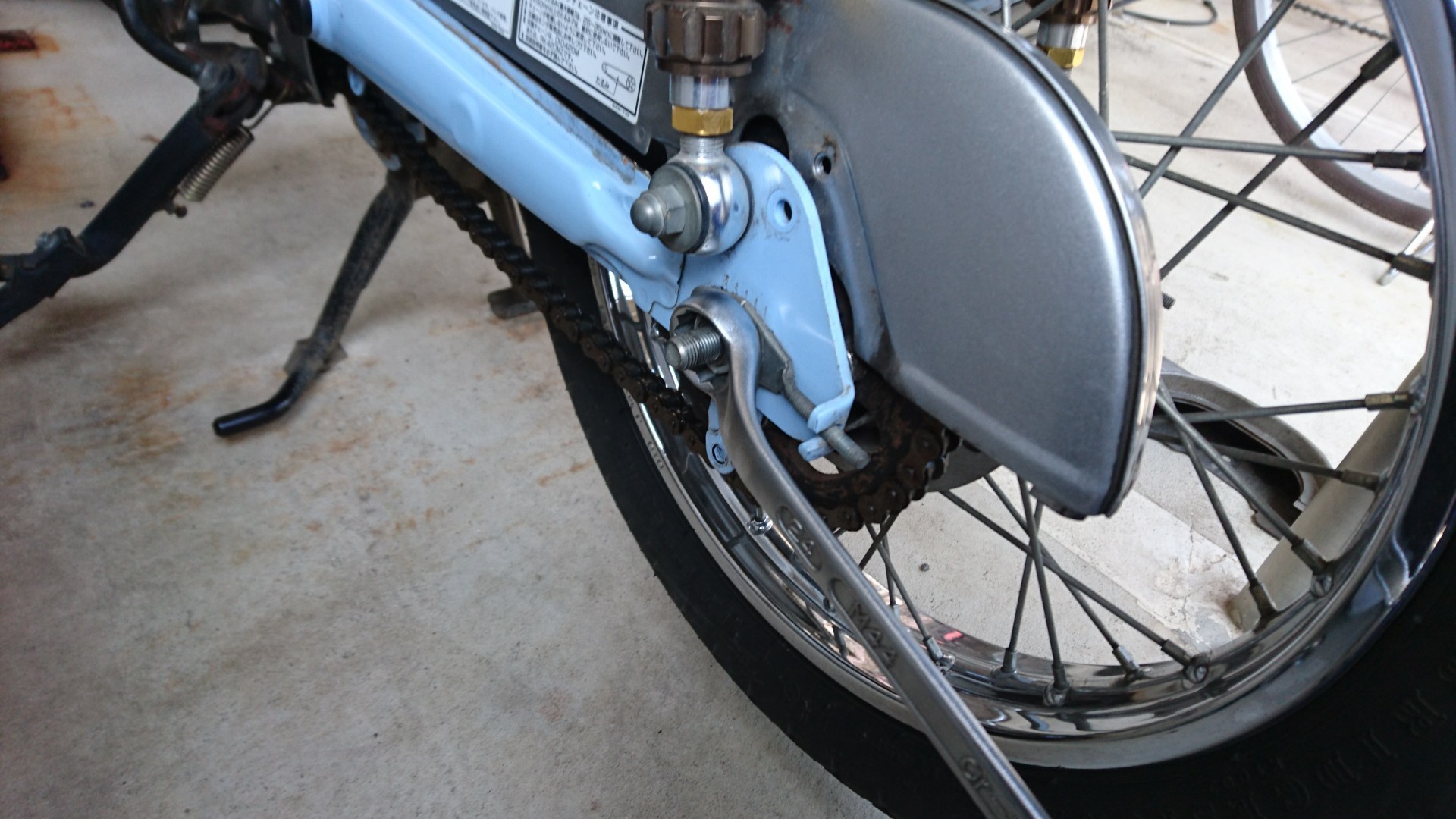 リトルカブタイヤ交換 Dj椿の独り言