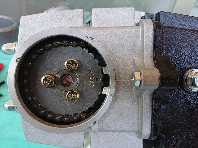 中華エンジン　横型107 2週間で圧縮が無くなった中華エンジンをばらして原因究明する